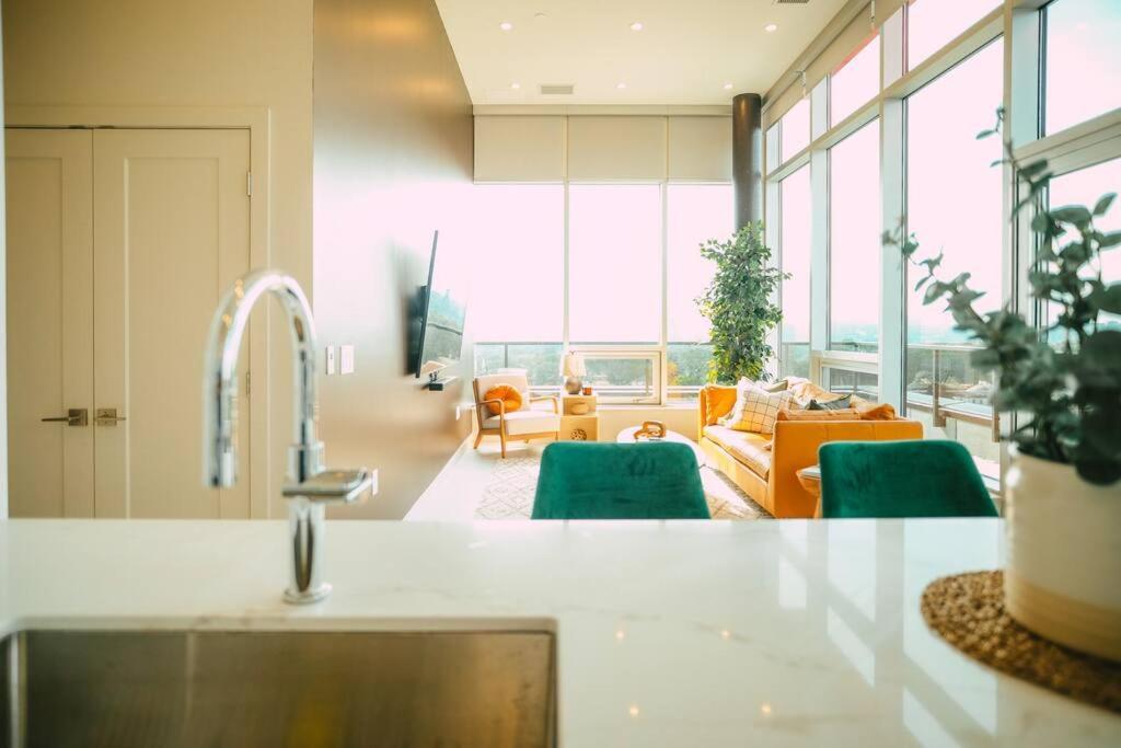 New Luxury 2Br Penthouse Apt In Central Halifax Exterior photo